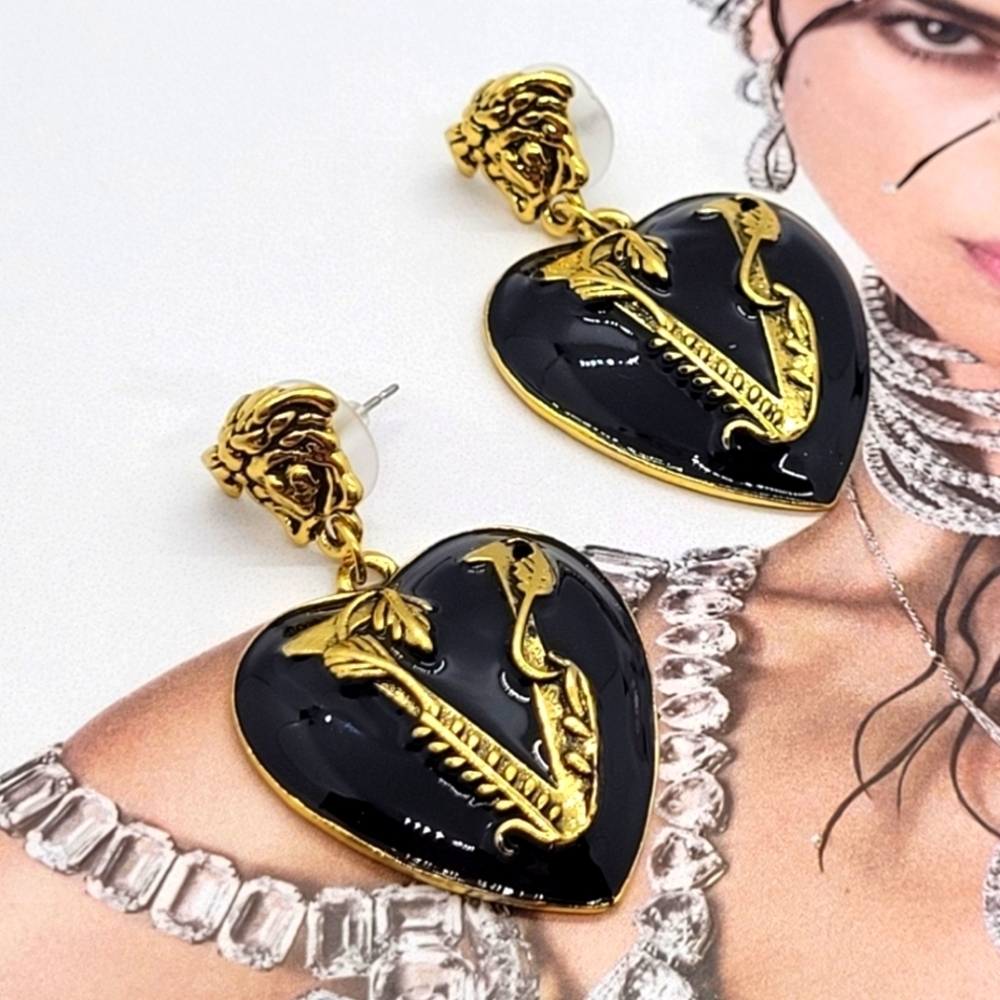 NWT Luxury V Medusa European V-shaped Geometric Black Enamel Gold Earrings